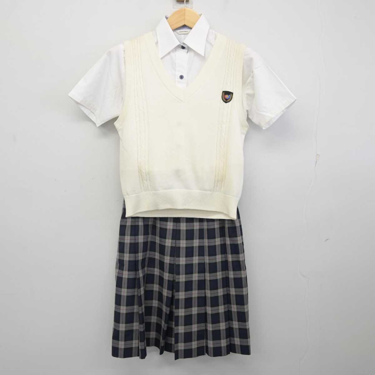 【中古】東京都 順天高等学校  女子制服 4点 (ニットベスト・シャツ・スカート) sf071926