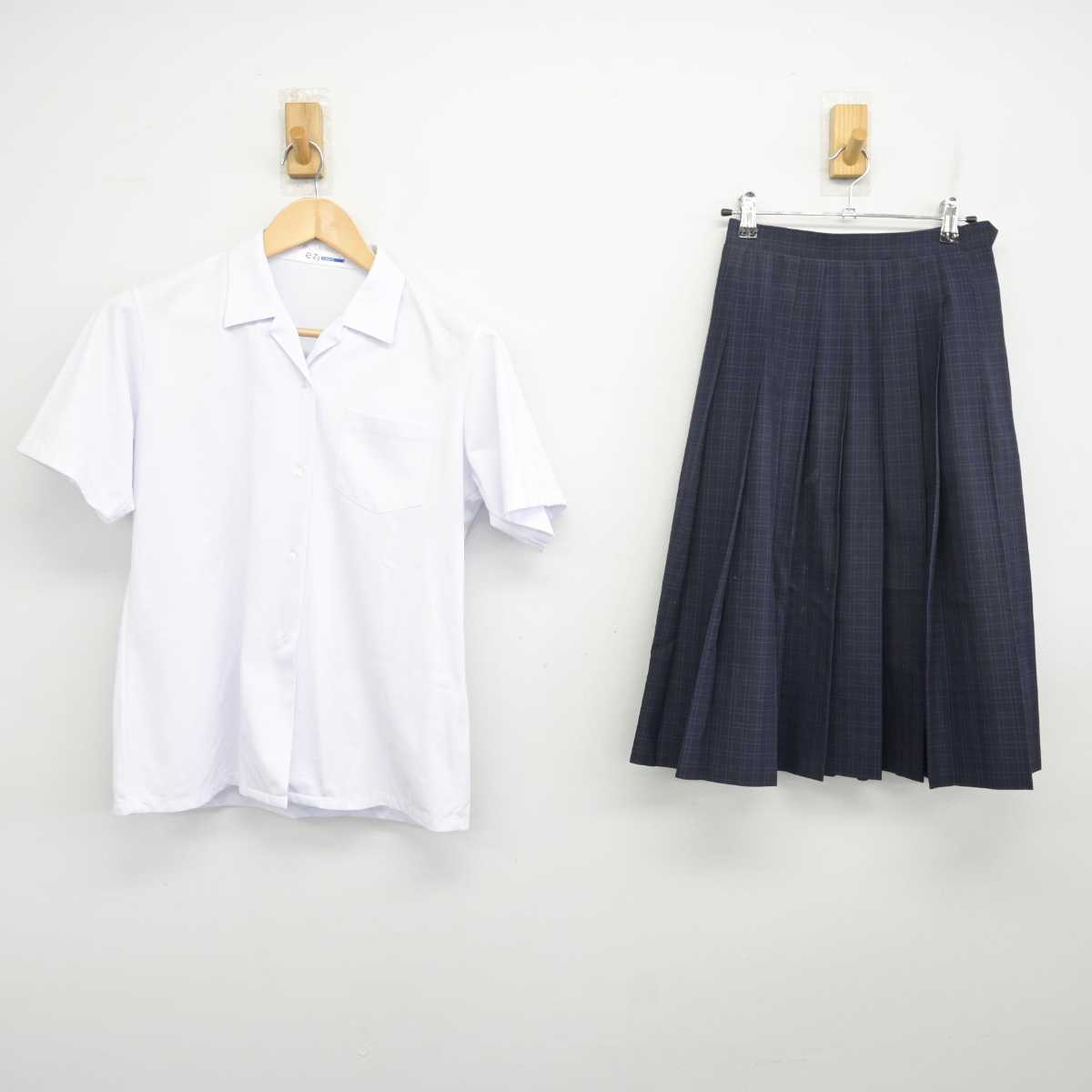 【中古】福岡県 福岡市内中学標準服 女子制服 2点 (シャツ・スカート) sf071948