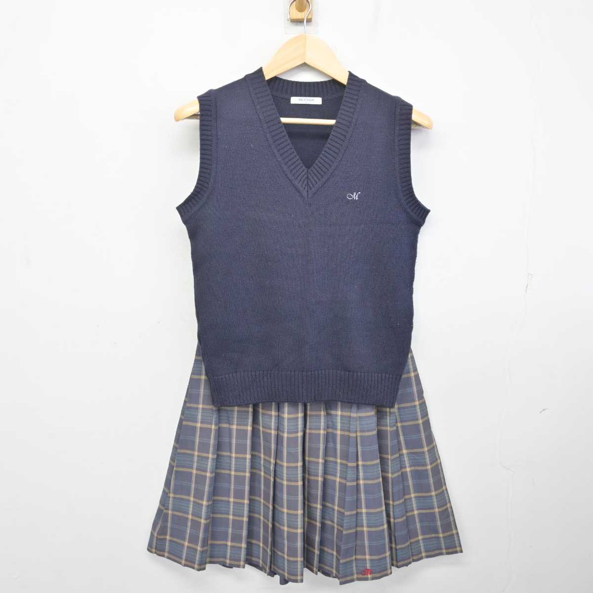 【中古】群馬県 前橋高等学校 女子制服 2点 (ニットベスト・スカート) sf072128