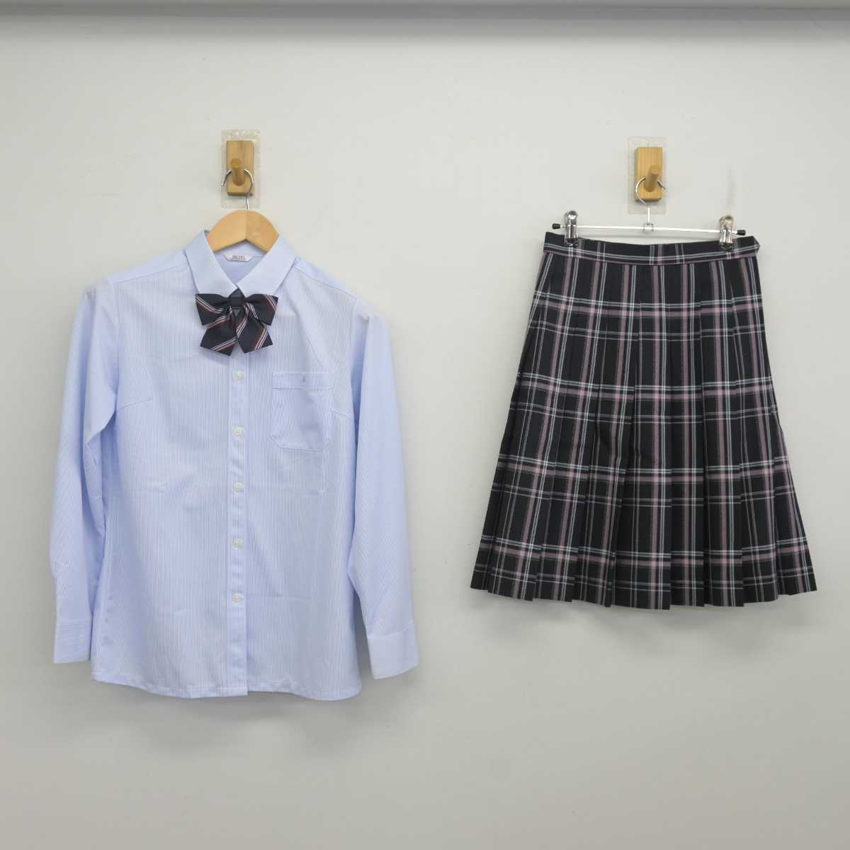 【中古】千葉県 千葉明徳高等学校 女子制服 4点 (ブレザー・シャツ・スカート) sf072245