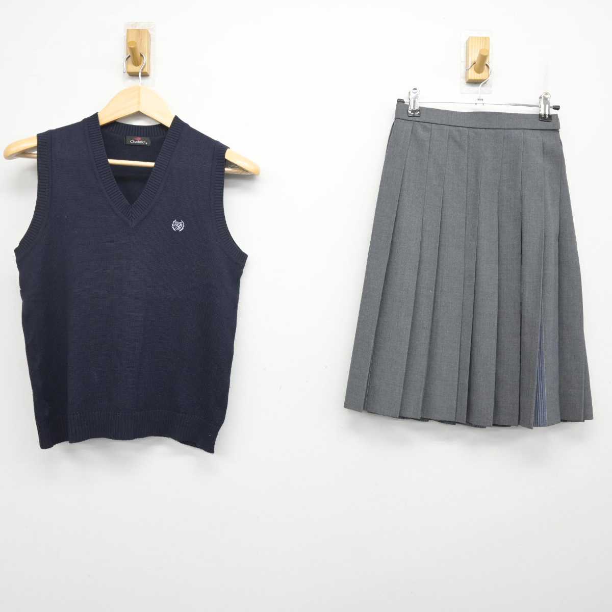 【中古】神奈川県 桐蔭学園高等学校 女子制服 2点 (ニットベスト・スカート) sf072292