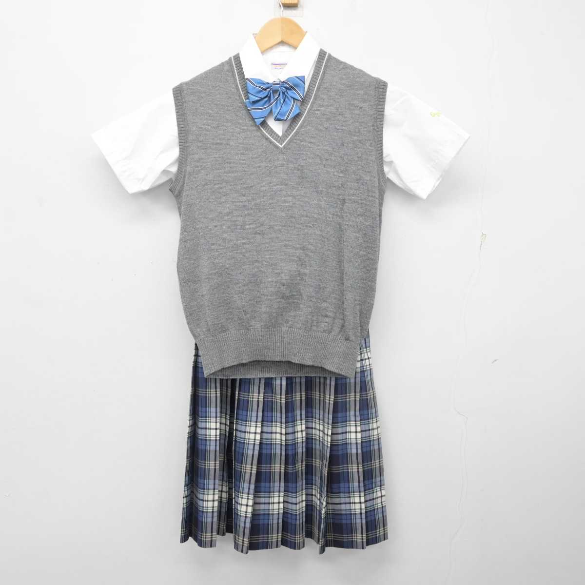 【中古】埼玉県 栄北高等学校 女子制服 4点 (ニットベスト・シャツ・スカート) sf072338