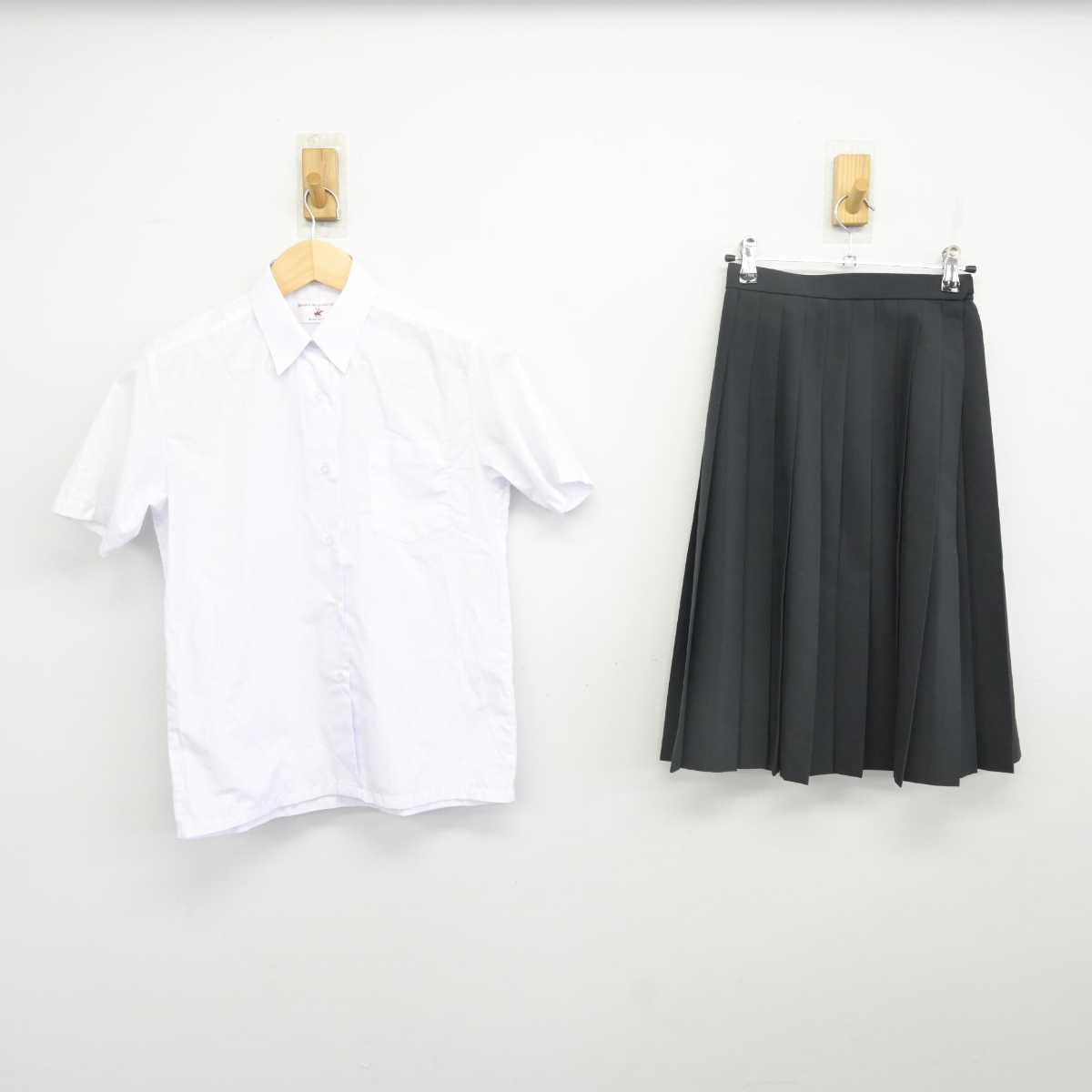 【中古】新潟県 本成寺中学校 女子制服 2点 (シャツ・スカート) sf072392