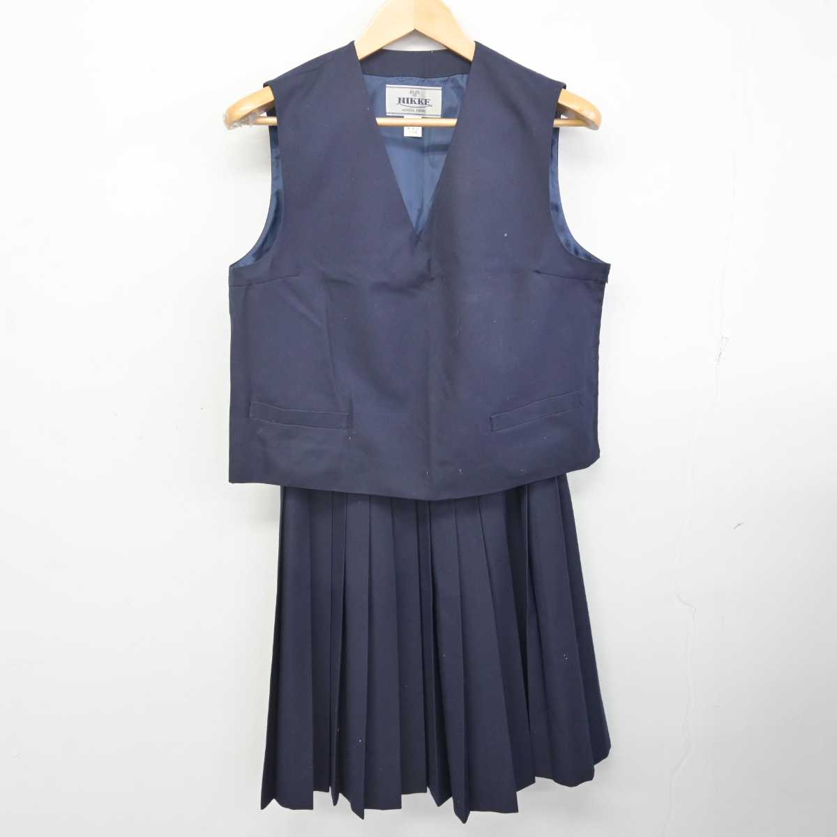 【中古】鳥取県 鳥取市立南中学校 女子制服 4点 (セーラー服・ベスト・スカート) sf072733