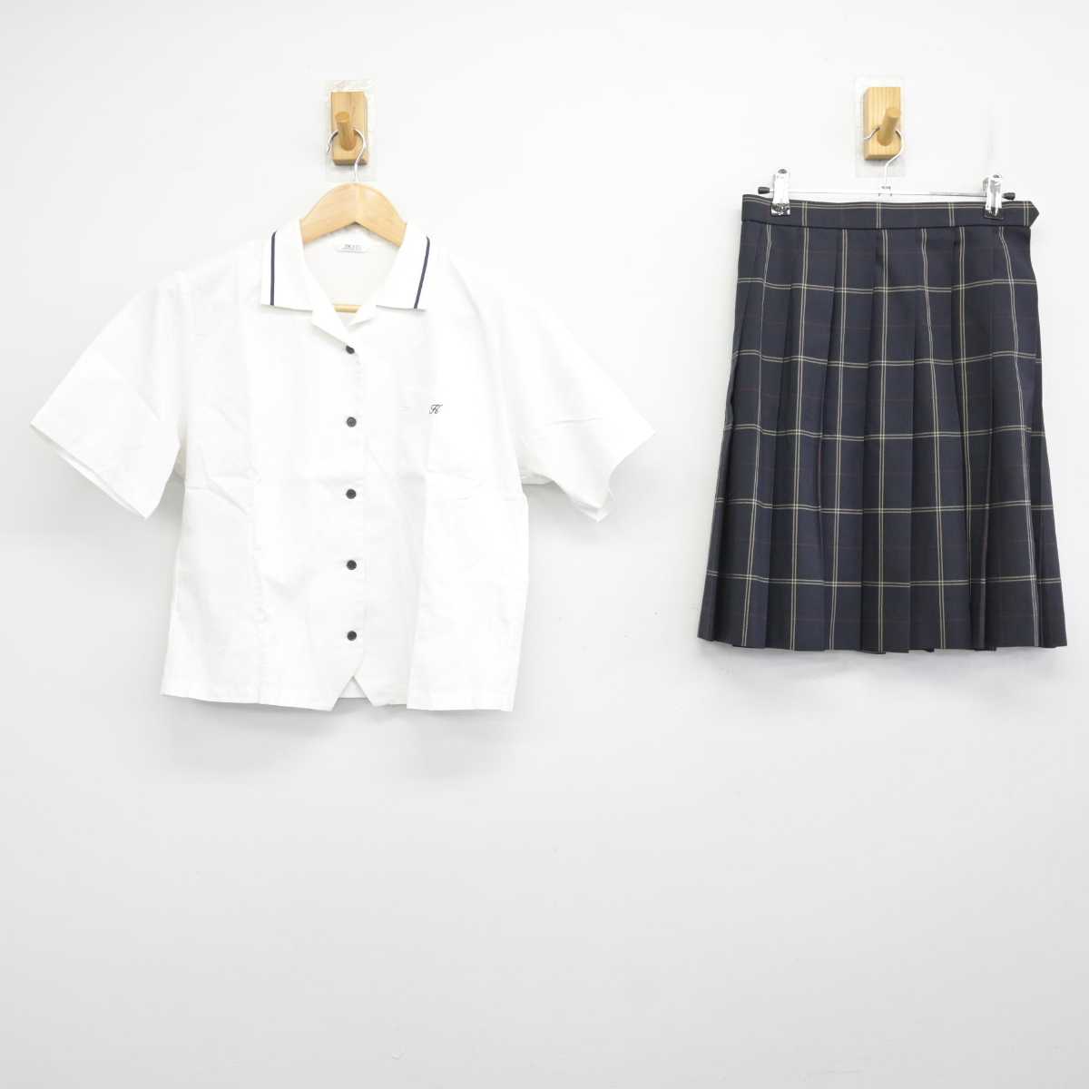 【中古】東京都 駒沢大学高等学校 女子制服 2点 (シャツ・スカート) sf072856