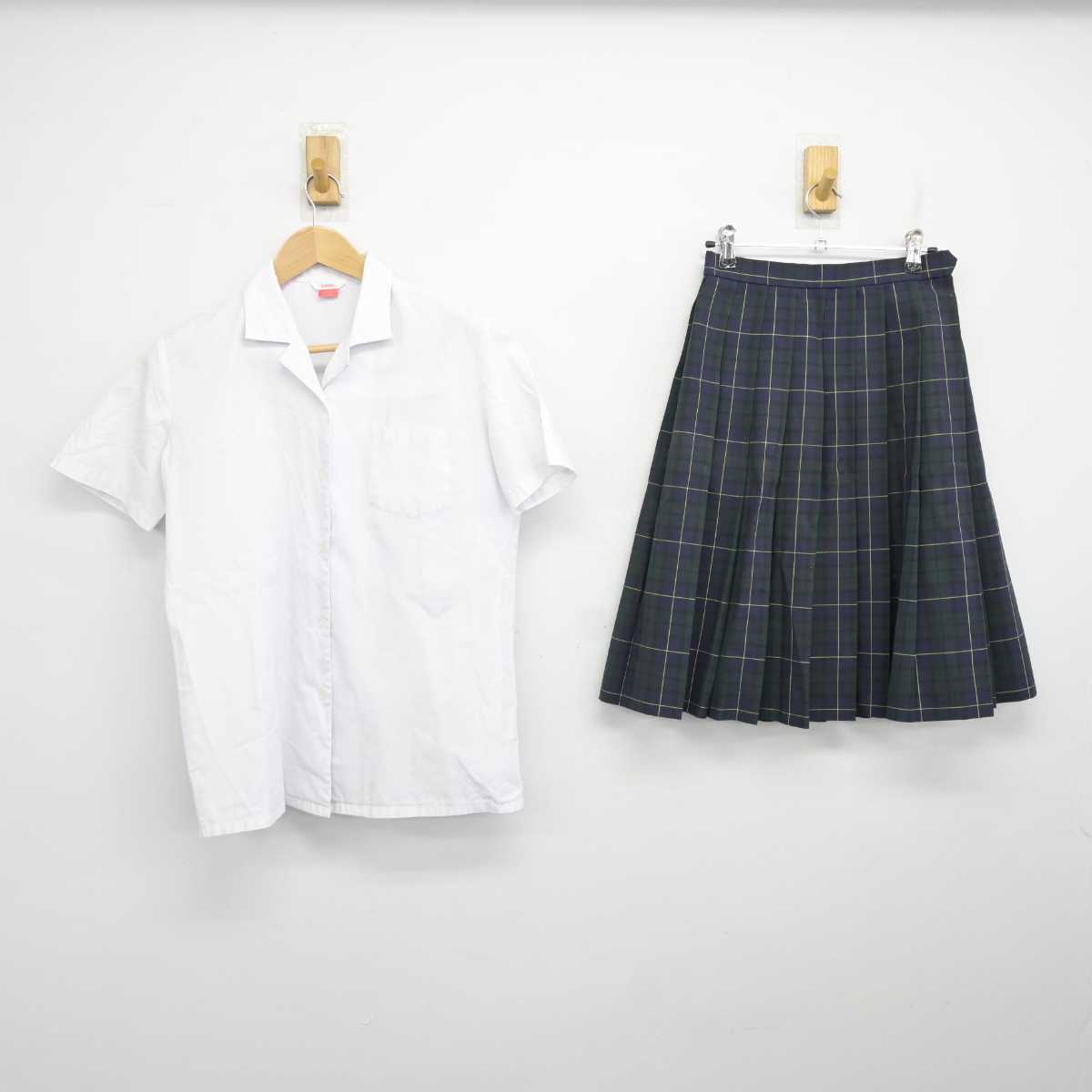 【中古】山口県 萩市立 福栄小中学校 女子制服 2点 (シャツ・スカート) sf072923