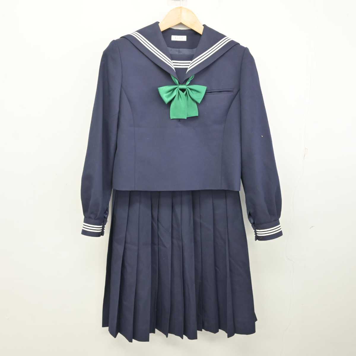 【中古】新潟県 小千谷中学校 女子制服 4点 (セーラー服・スカート・スカート) sf073027