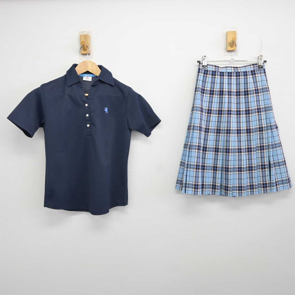 【中古】 クラーク記念国際高等学校 女子制服 2点 (シャツ・スカート) sf073031