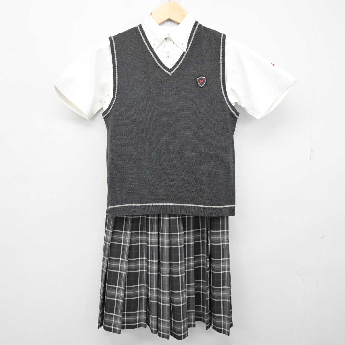 【中古】東京都 八王子学園八王子高等学校 女子制服 3点 (ニットベスト・シャツ・スカート) sf073123