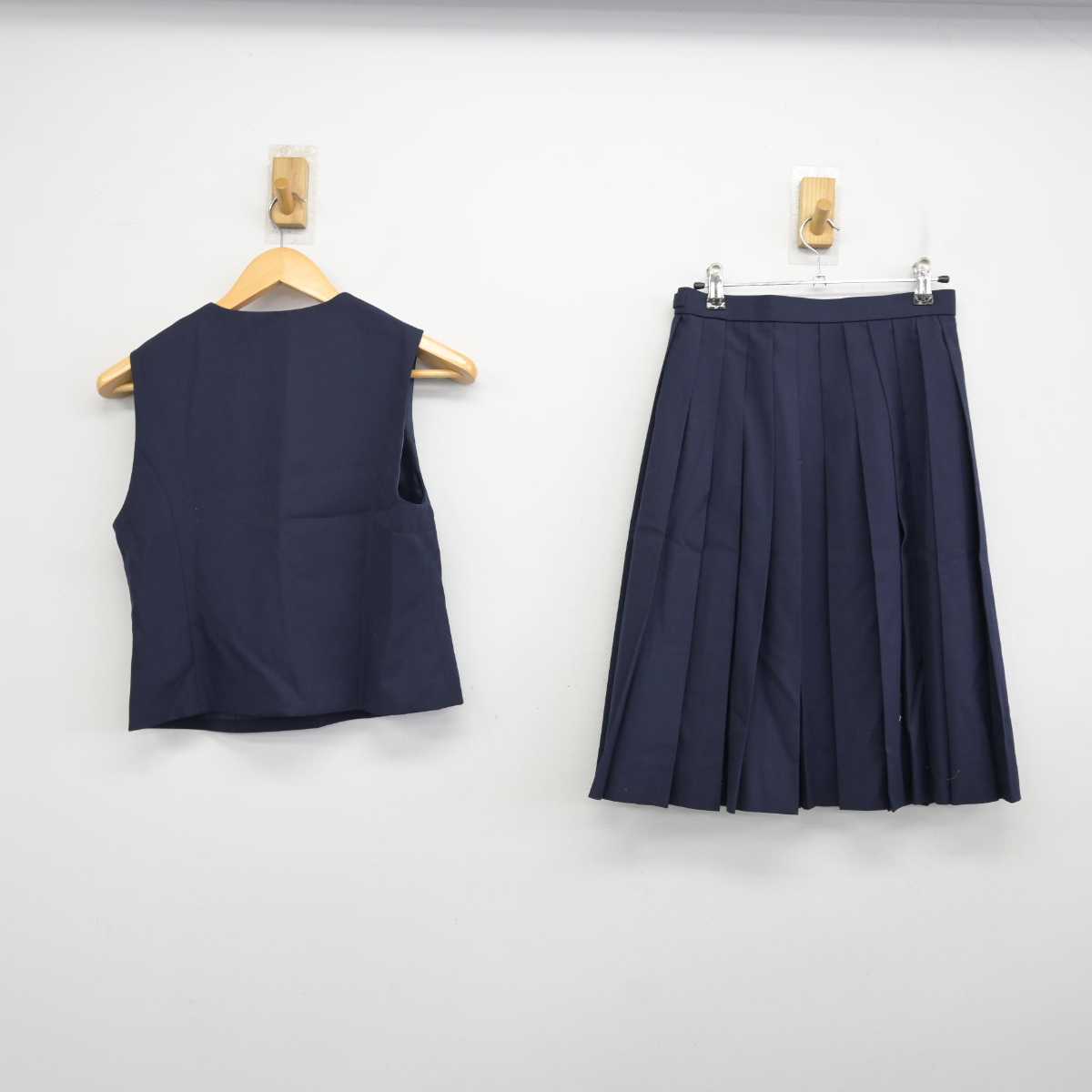 【中古】神奈川県 湘洋中学校 女子制服 3点 (ブレザー・ベスト・スカート) sf073234