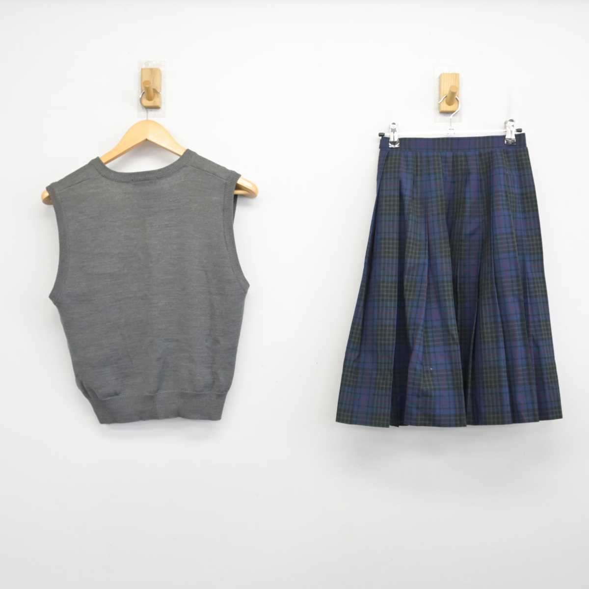 【中古】東京都 江戸川女子中学校/旧制服 女子制服 2点 (ニットベスト・スカート) sf073252