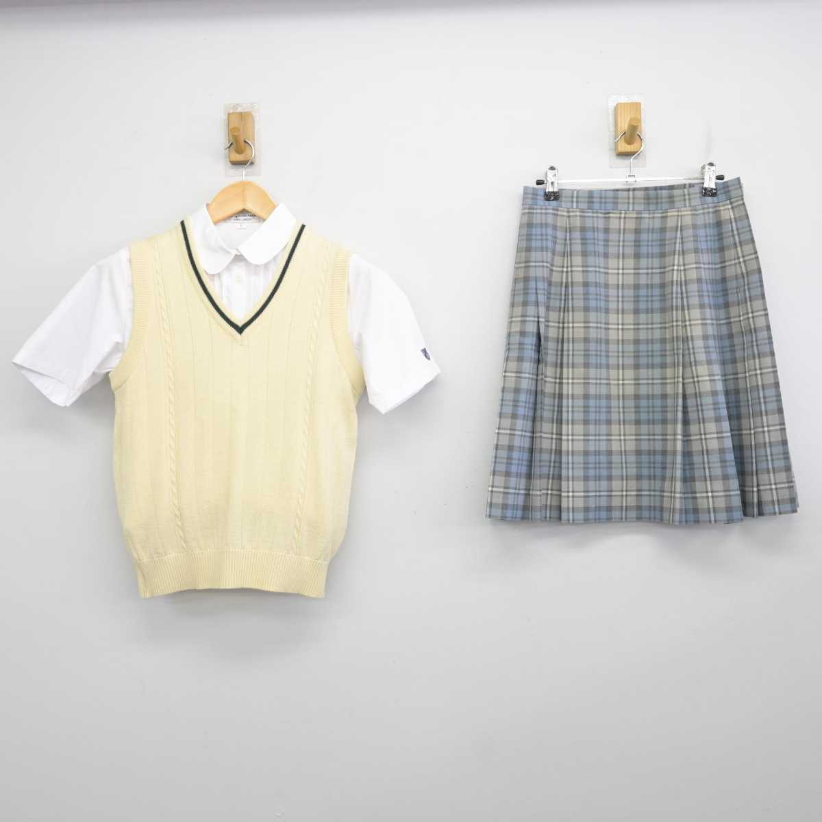 【中古】東京都 國學院高等学校 女子制服 3点 (ニットベスト・シャツ・スカート) sf073280