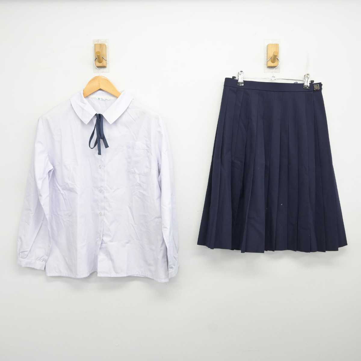 【中古】和歌山県 日_中学校 女子制服 3点 (シャツ・スカート) sf073759