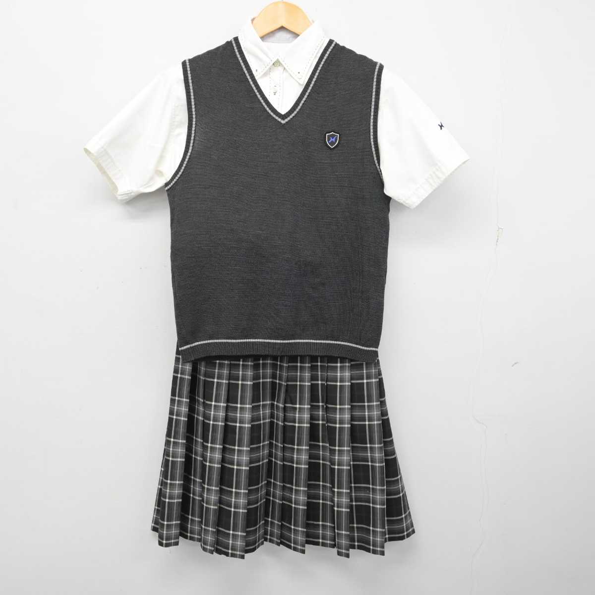 【中古】東京都 八王子中学校・高等学校 女子制服 3点 (ニットベスト・シャツ・スカート) sf073798