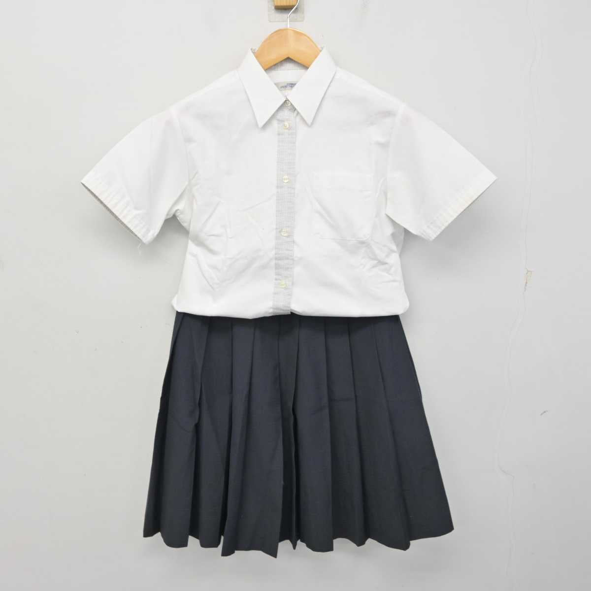 【中古】福岡県 福岡大学附属大濠高等学校 女子制服 3点 (ニットベスト・シャツ・スカート) sf073866