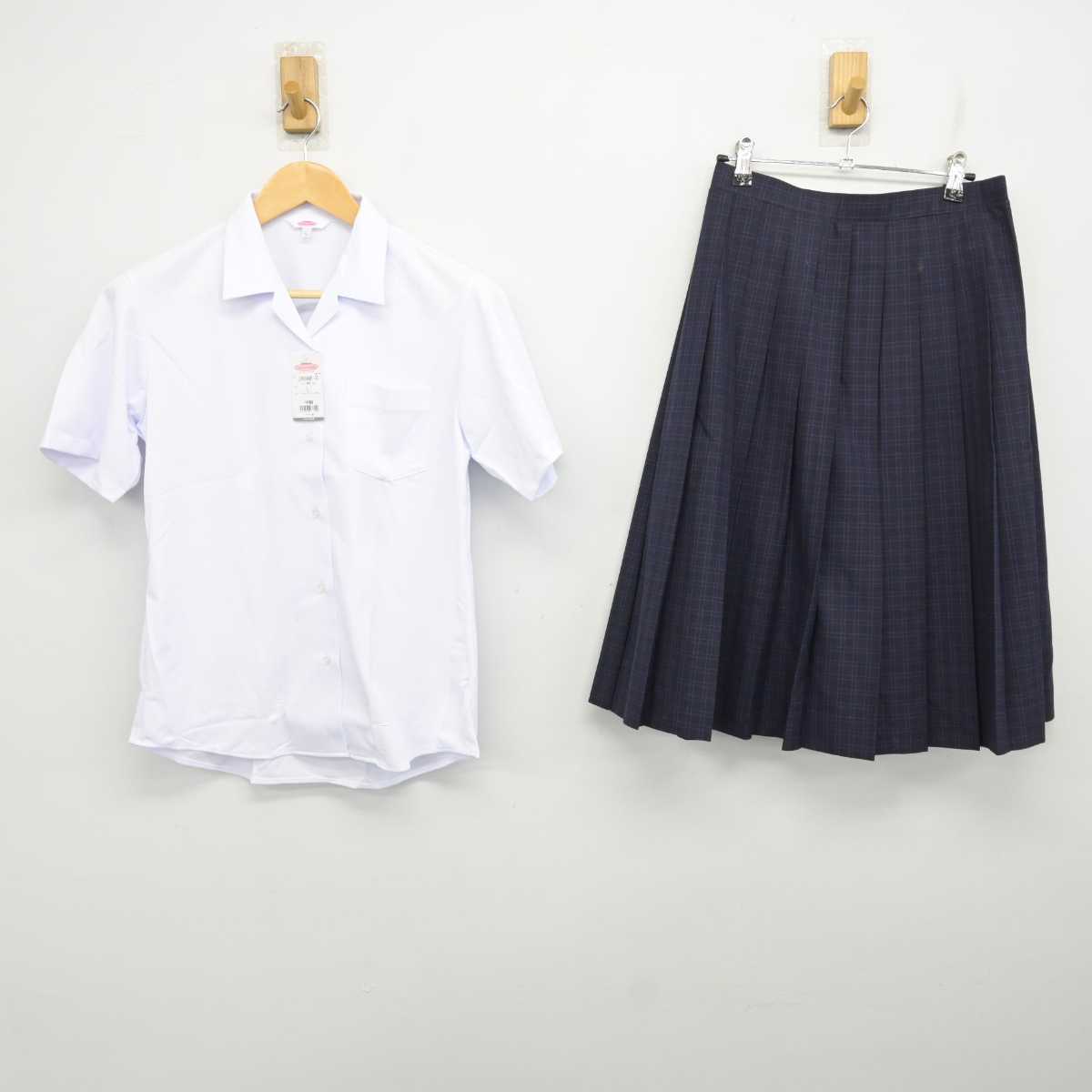 【中古】福岡県 福岡市内中学標準服 女子制服 2点 (シャツ・スカート) sf074102