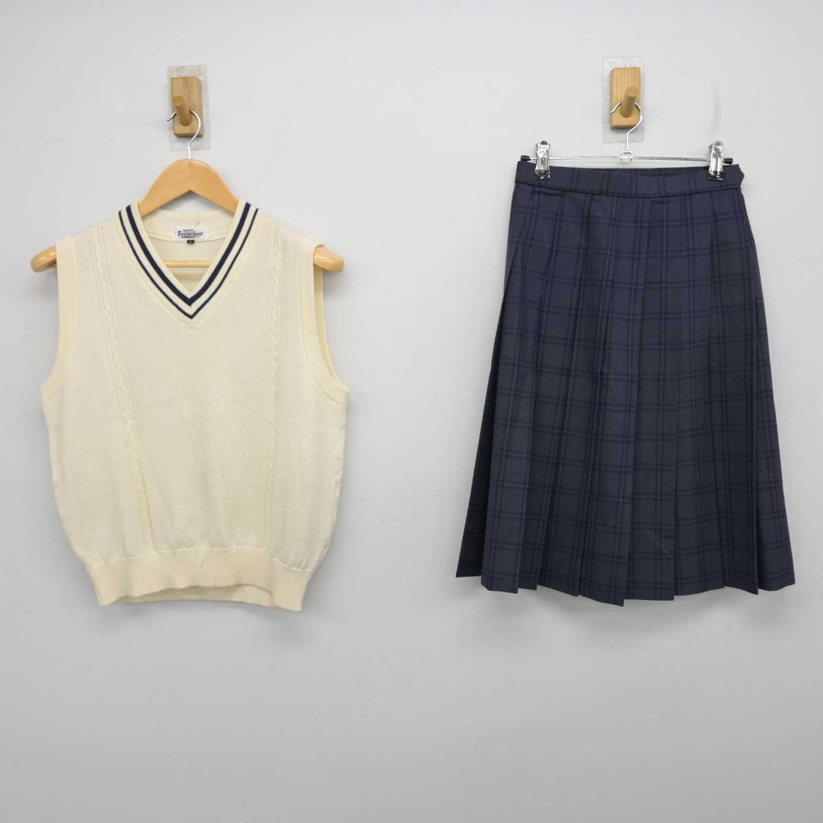 【中古】福岡県 青豊高等学校 女子制服 2点 (ニットベスト・スカート) sf074104