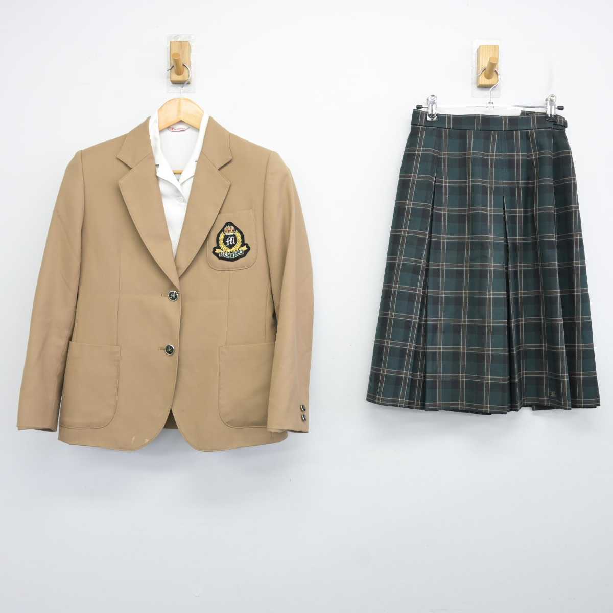 【中古】三重県 松阪商業高等学校 女子制服 3点 (ブレザー・シャツ・スカート) sf074163