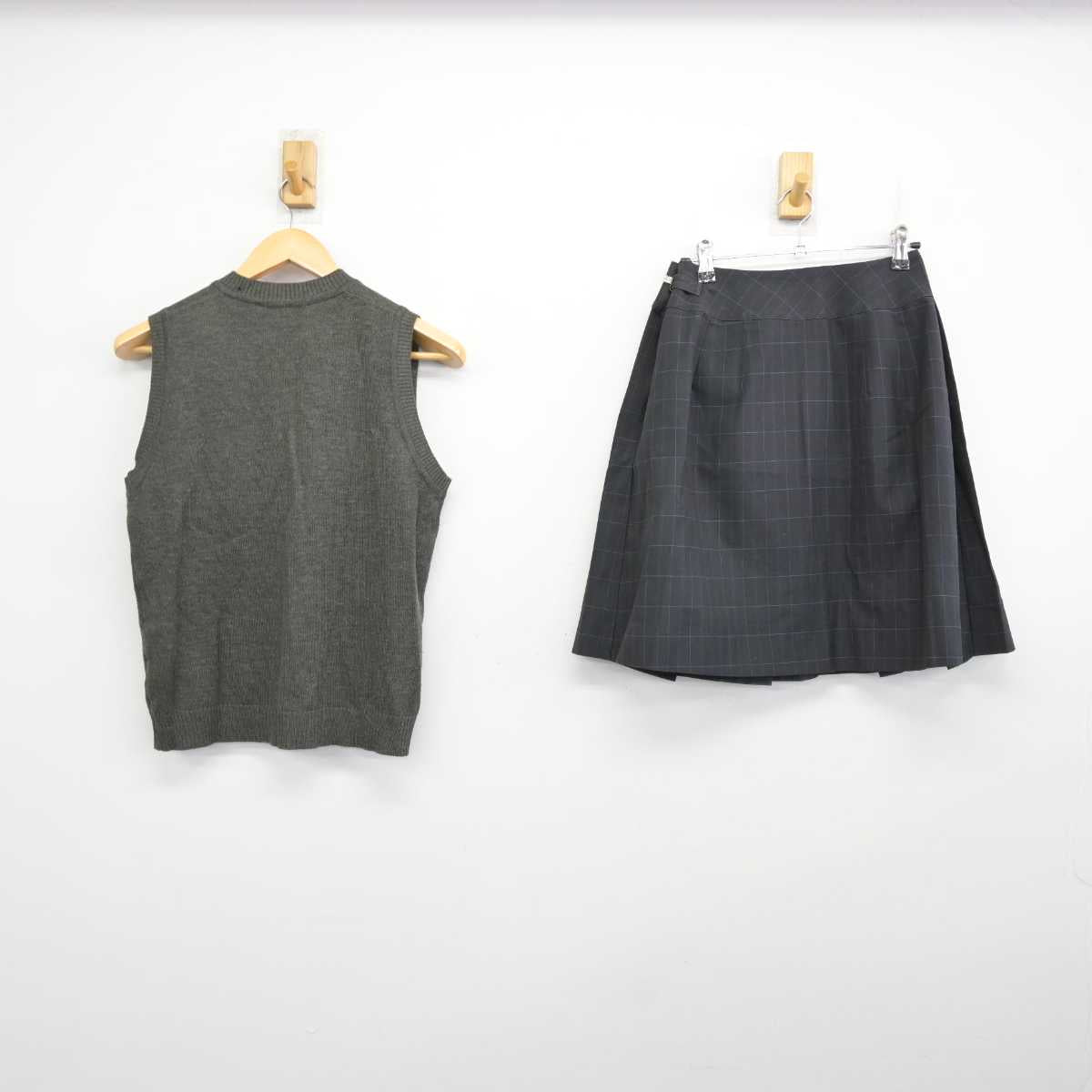 【中古】宮城県 利府高等学校 女子制服 2点 (ニットベスト・スカート) sf074184