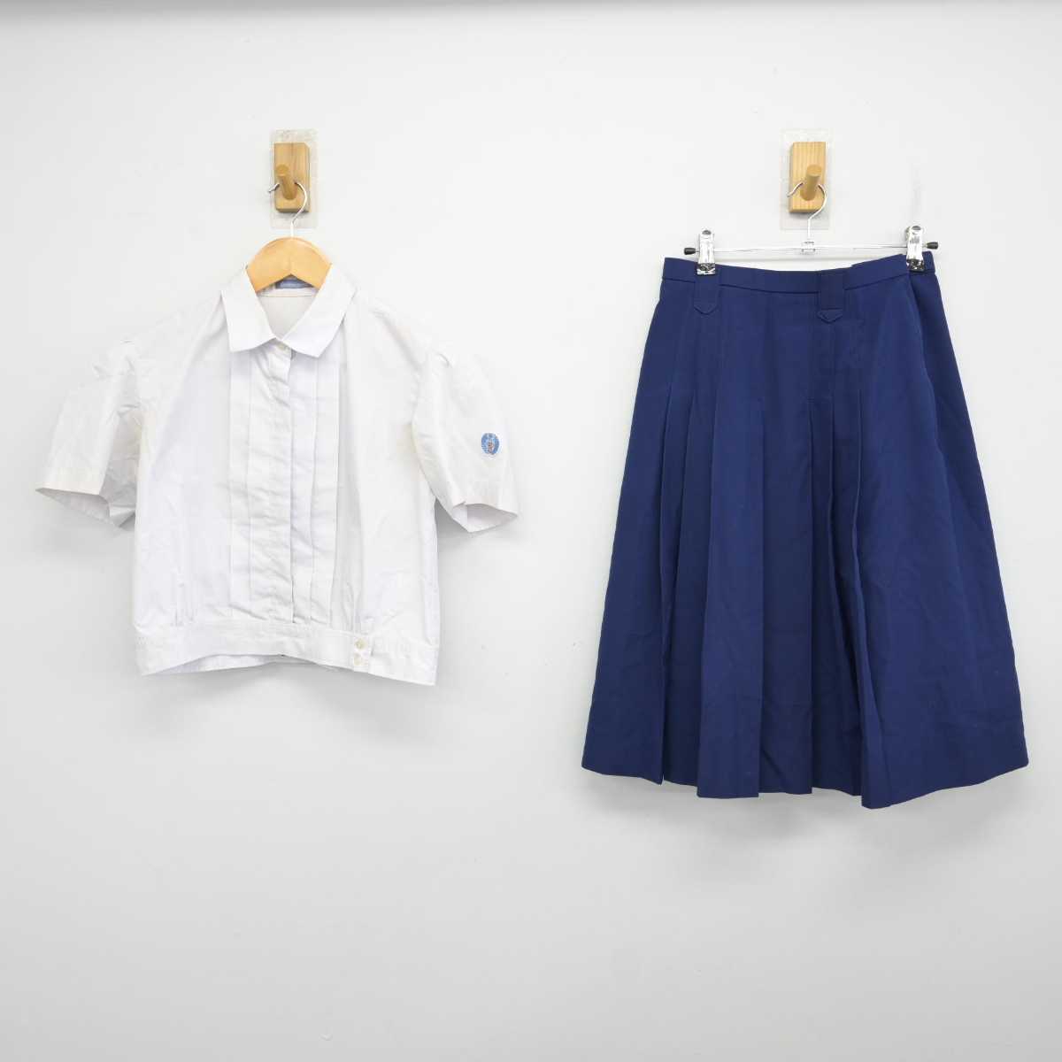 【中古】大阪府 四天王寺中学校・高等学校 女子制服 2点 (シャツ・スカート) sf074224