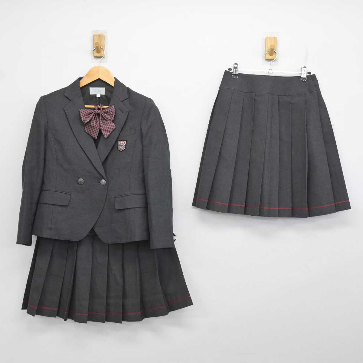 【中古】東京都 桜美林中学校・高等学校 女子制服 4点 (ブレザー・スカート) sf074765