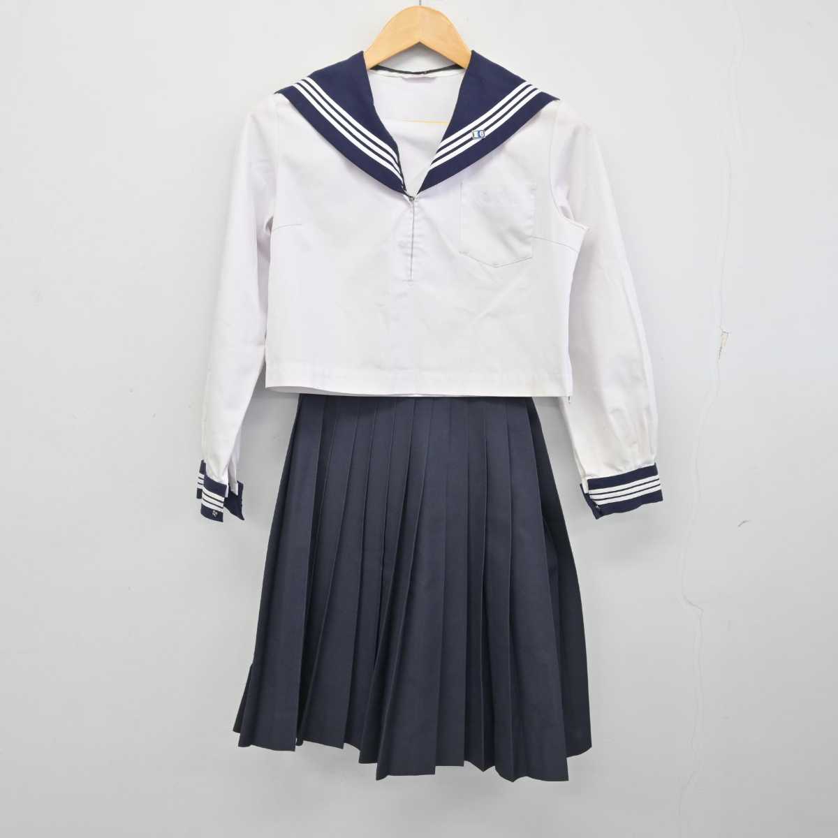 【中古】香川県 国分寺中学校 女子制服 2点 (セーラー服・スカート) sf074902