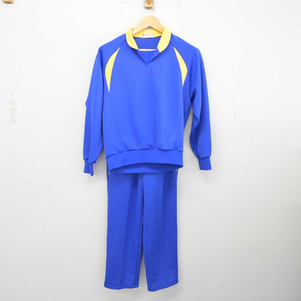 【中古】熊本県  文徳中学校・高等学校 女子制服 3点 (ジャージ 上・体操服 下・ジャージ 下) sf074952