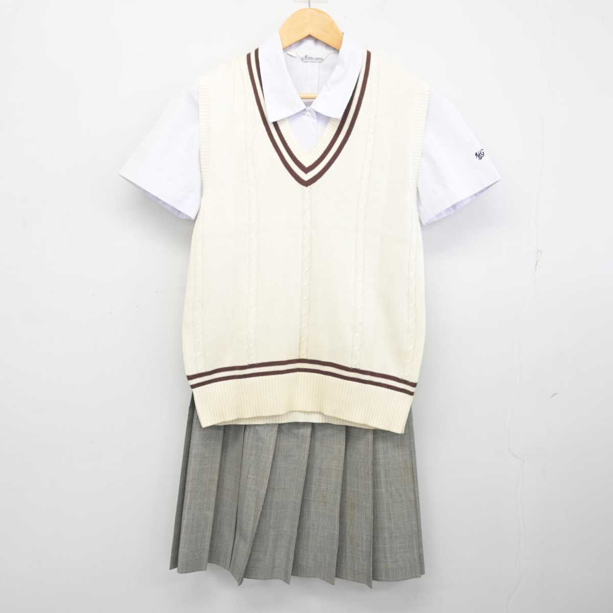 【中古】鹿児島県 城西高等学校 女子制服 3点 (ニットベスト・シャツ・スカート) sf075393