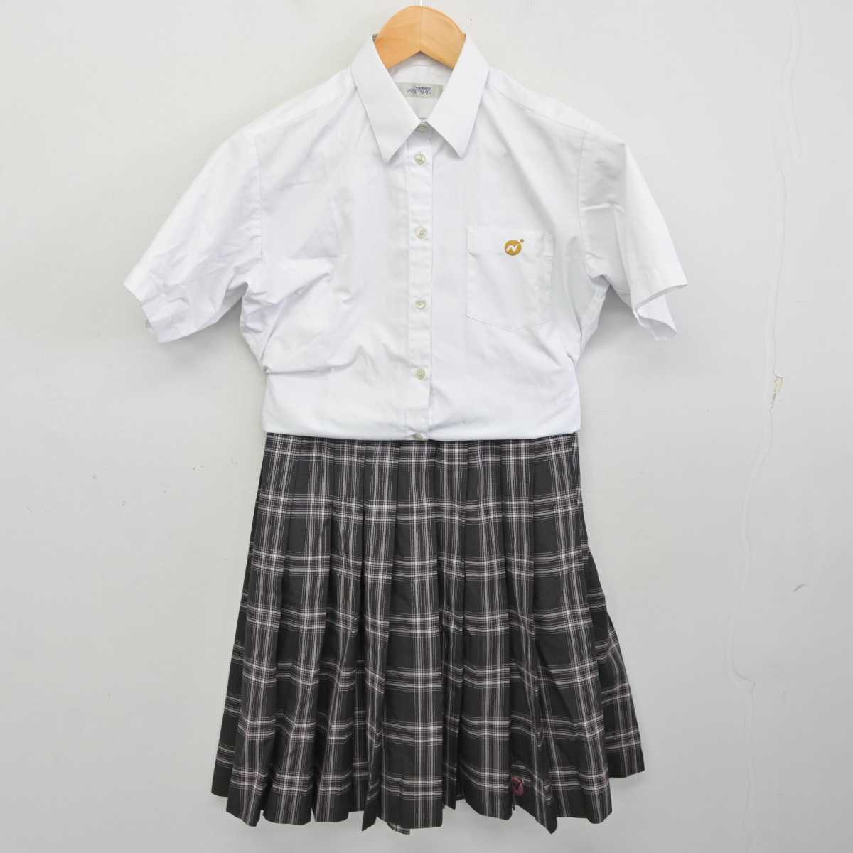 【中古】千葉県 二松學舎大学附属柏中学校 女子制服 3点 (ニットベスト・シャツ・スカート) sf076352