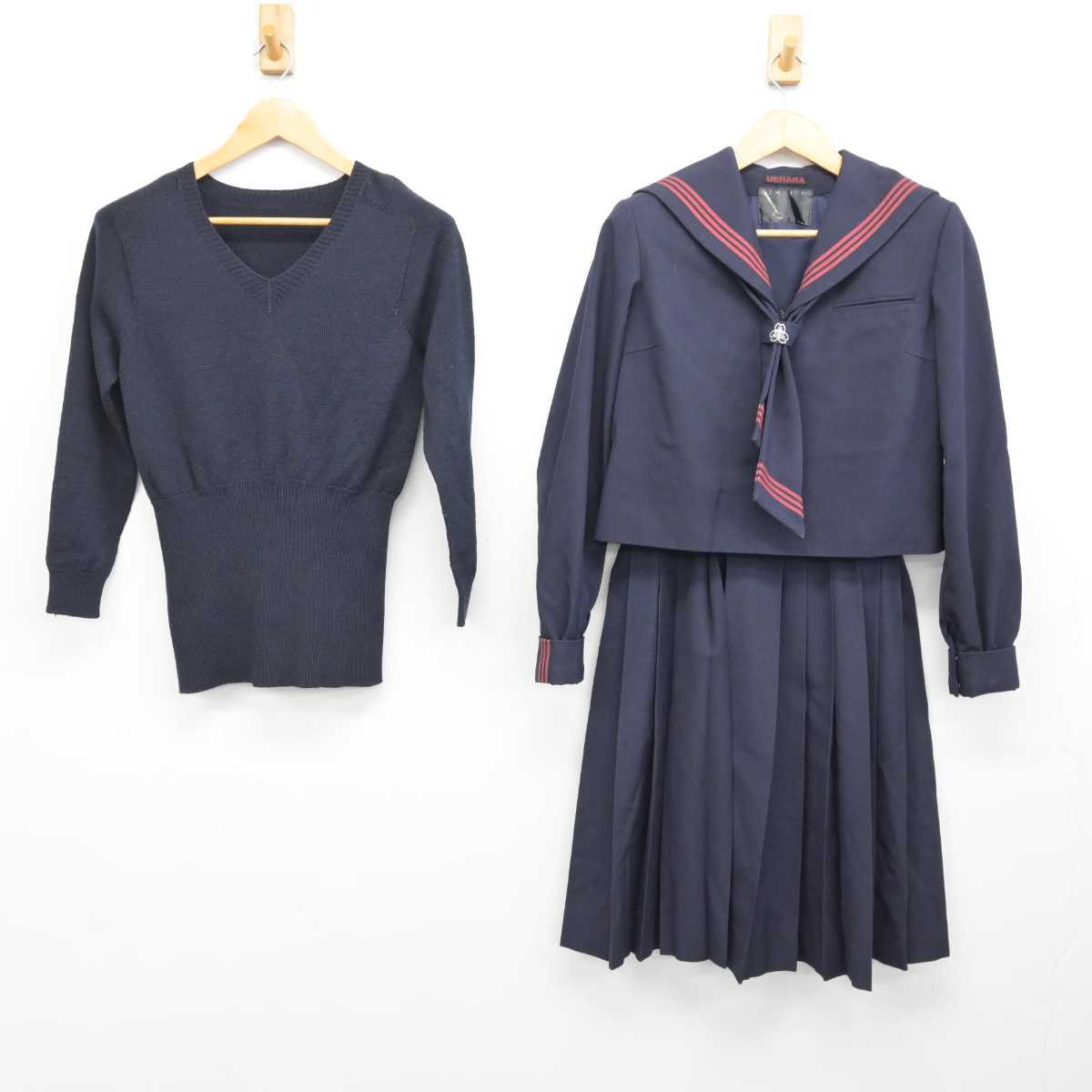 【中古】埼玉県 大成中学校 女子制服 4点 (セーラー服・ニット・スカート) sf076414