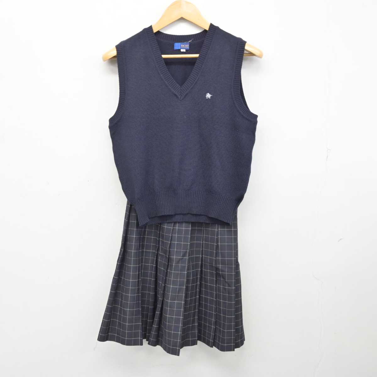 【中古】千葉県 四街道北高等学校 女子制服 2点 (ニットベスト・スカート) sf076418