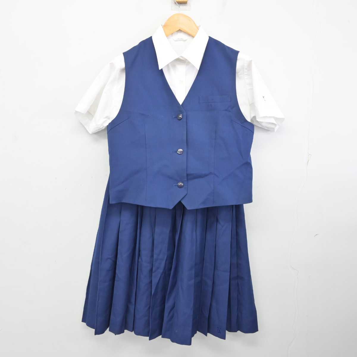 【中古】千葉県 検見川高等学校 女子制服 3点 (ベスト・シャツ・スカート) sf076517