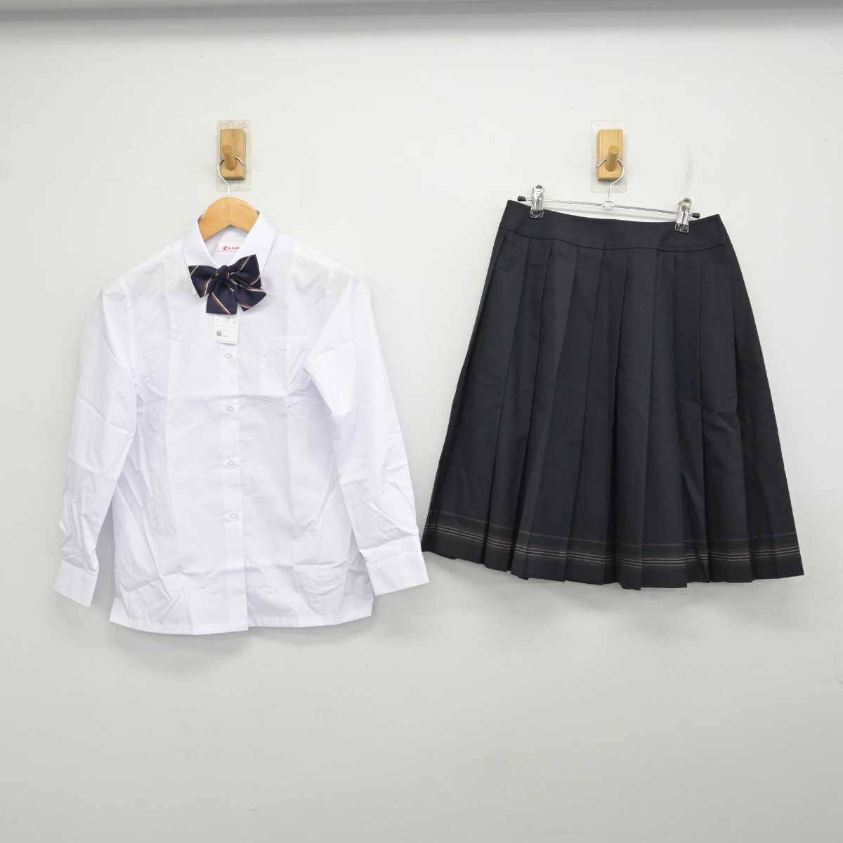 【中古】北海道 北白石中学校 女子制服 4点 (ブレザー・シャツ・スカート) sf076569