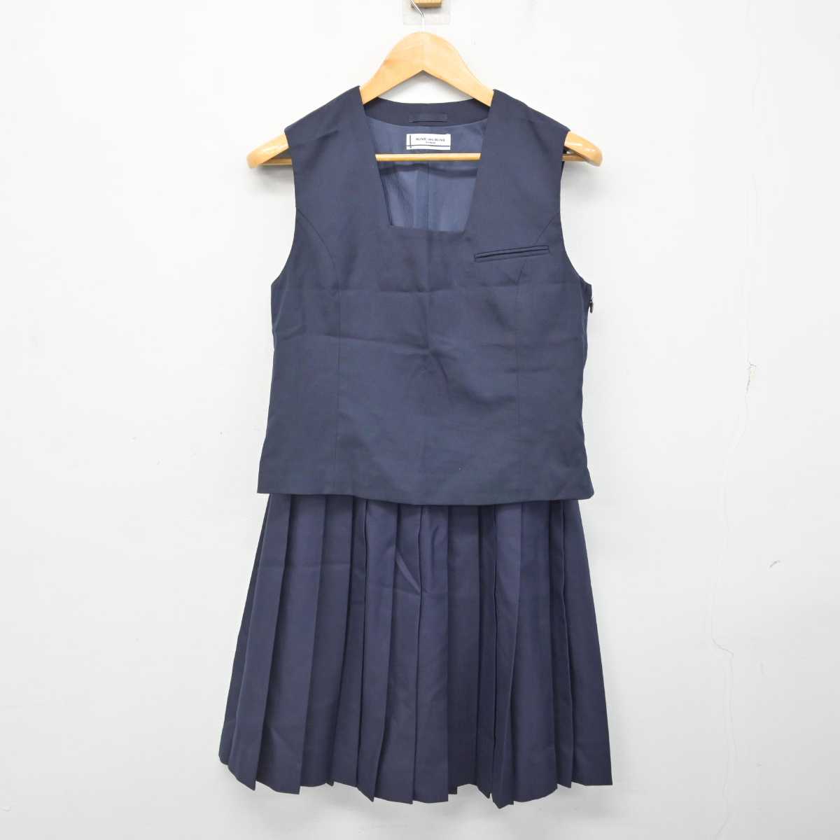 【中古】北海道 札幌市立中央中学校 女子制服 3点 (ブレザー・ベスト・スカート) sf076795