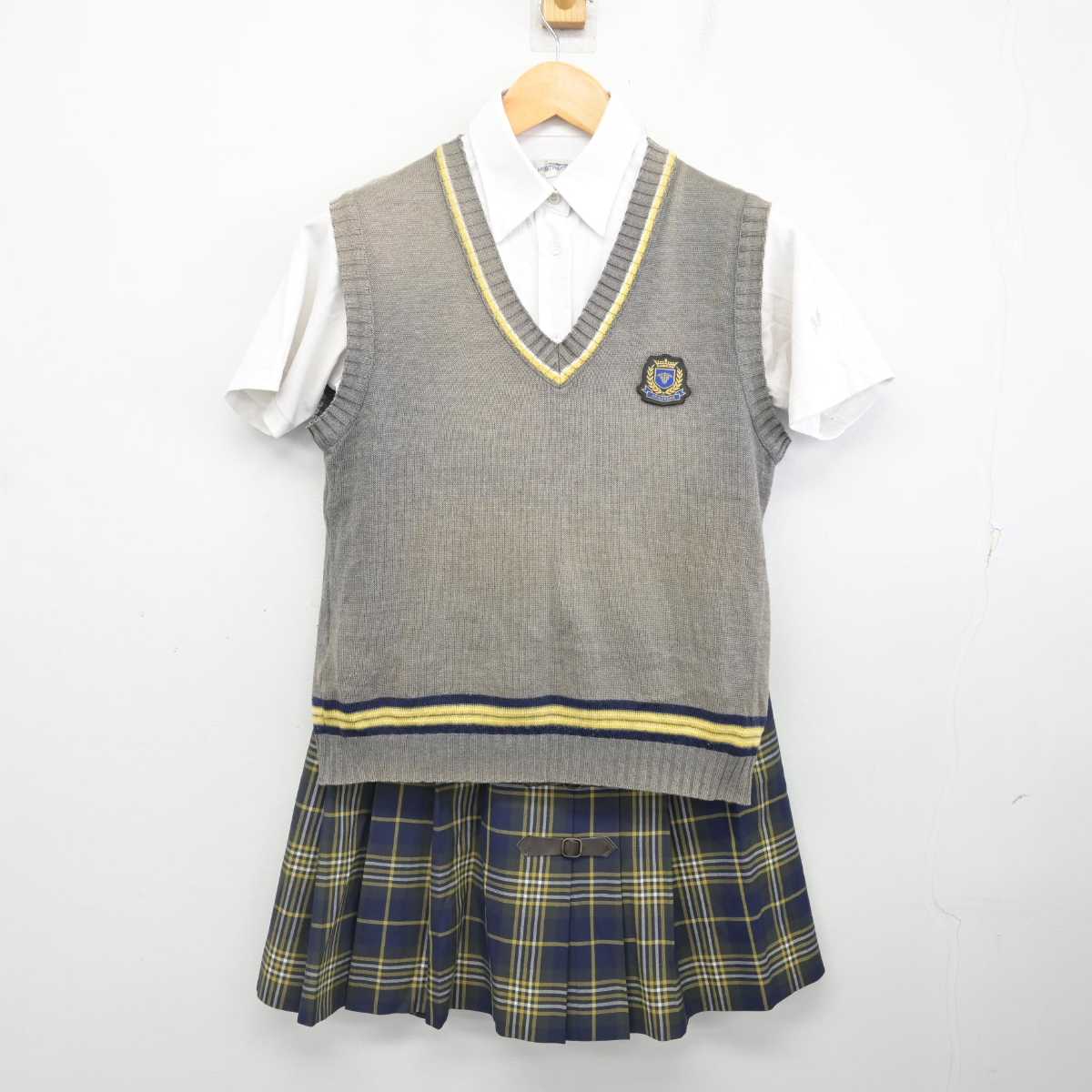 【中古】福岡県 沖学園高等学校 女子制服 3点 (ニットベスト・シャツ・スカート) sf076917