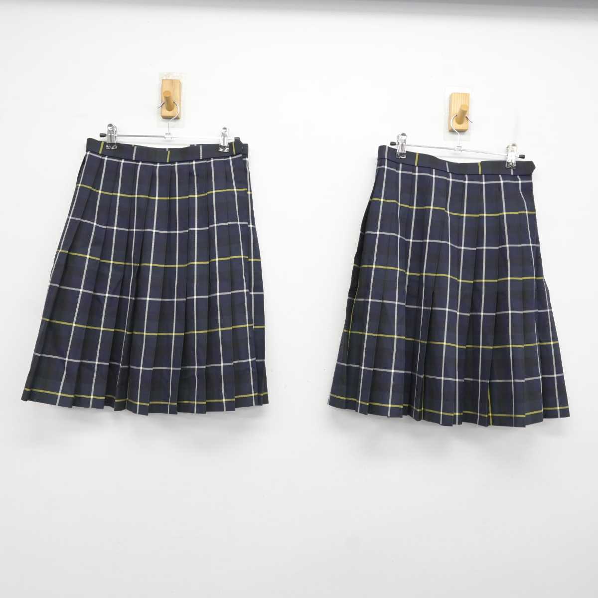 【中古】群馬県 新田暁高等学校 女子制服 4点 (ブレザー・スカート・スカート) sf076970