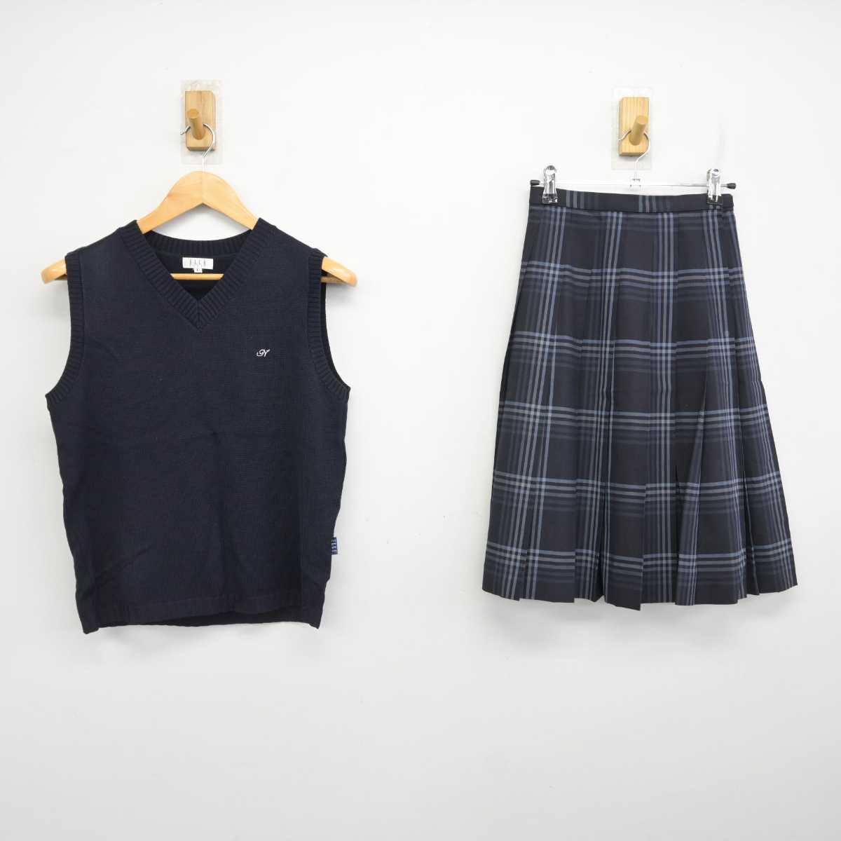 【中古】福岡県 中村学園女子中学・高等学校 女子制服 2点 (ニットベスト・スカート) sf077046