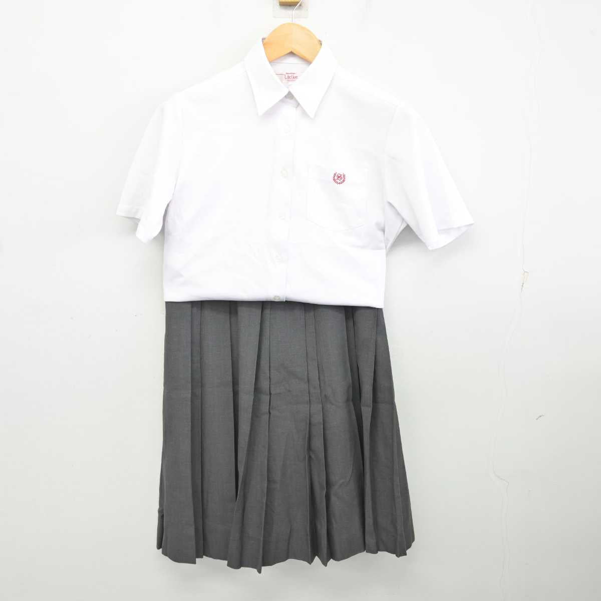 【中古】福岡県 福岡西陵高等学校 女子制服 3点 (ニットベスト・シャツ・スカート) sf077170