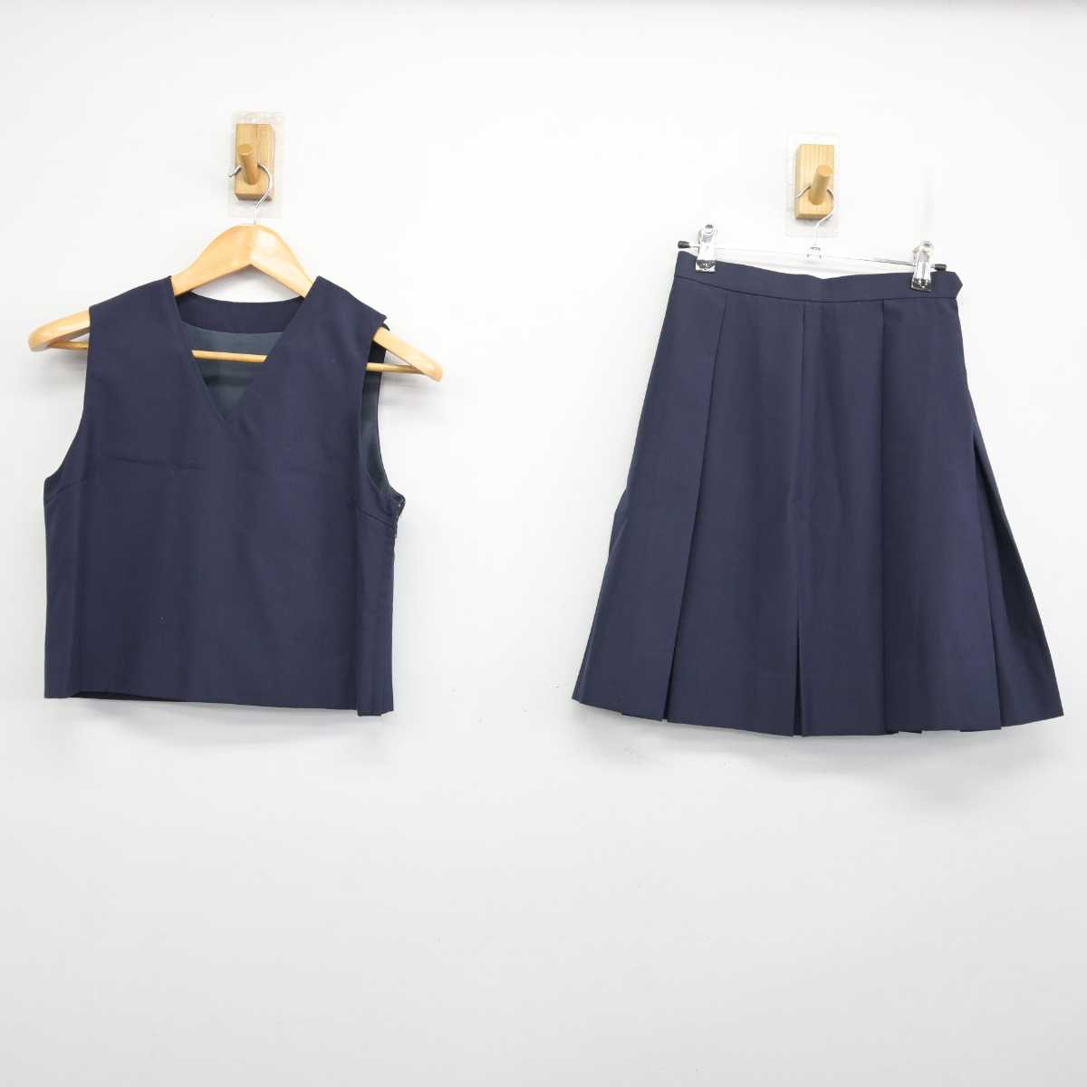 【中古】神奈川県 横浜市立西谷中学校 女子制服 2点 (ベスト・スカート) sf077839