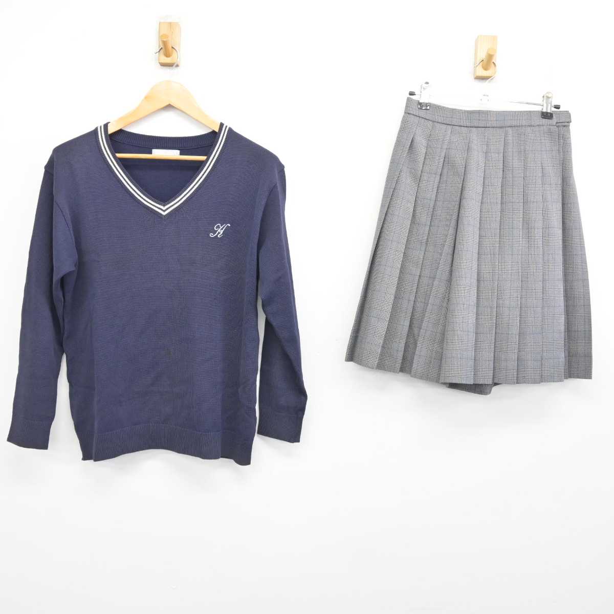 【中古】大阪府 近畿大学附属高等学校 女子制服 2点 (ニット・スカート) sf077862