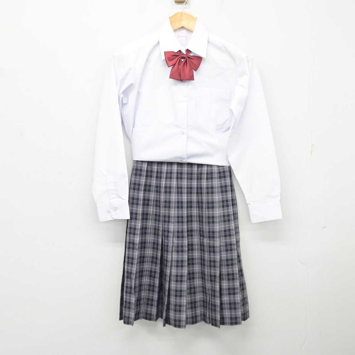 【中古】神奈川県 引地台中学校 女子制服 4点 (ブレザー・シャツ・スカート) sf077928