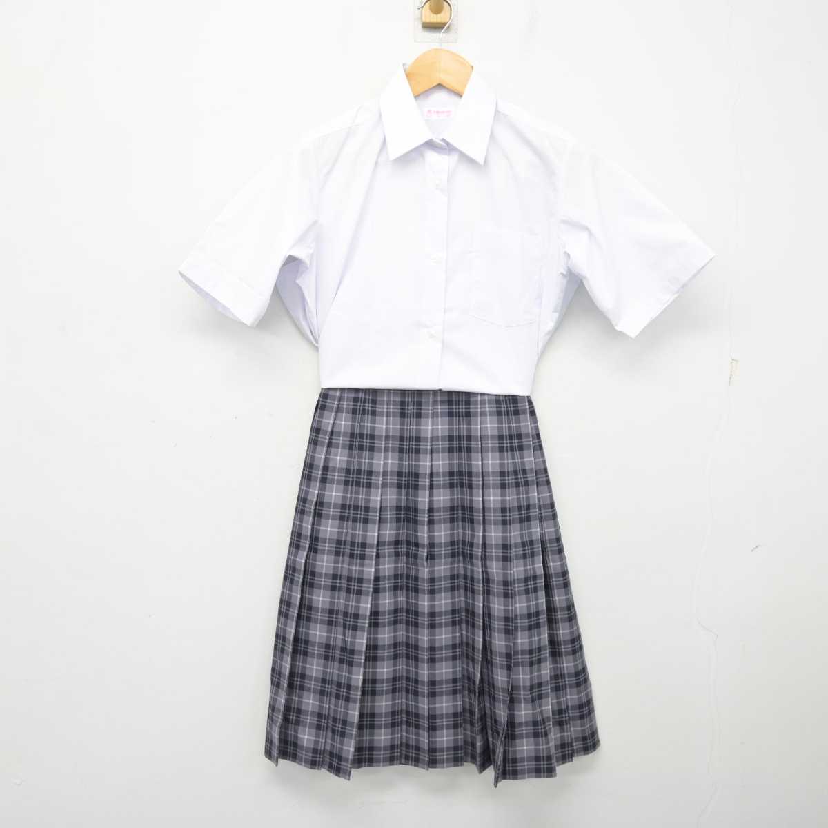 【中古】神奈川県 引地台中学校 女子制服 2点 (シャツ・スカート) sf077929