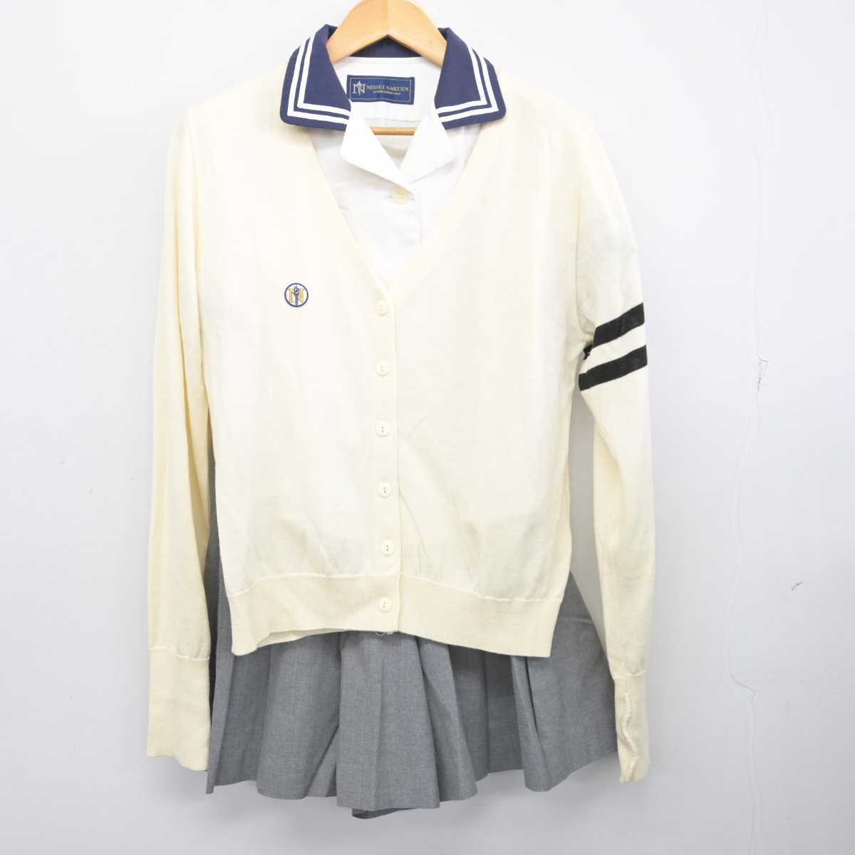 【中古】三重県 日生学園第一高等学校/旧制服 女子制服 3点 (ニット・ブラウス・スカート) sf078273