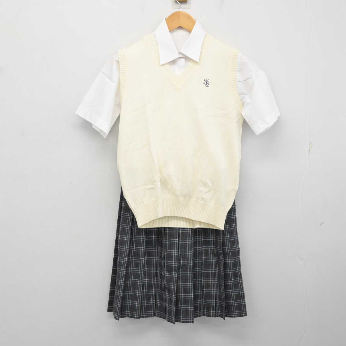 【中古】東京都 西池袋中学校 女子制服 3点 (ニットベスト・シャツ・スカート) sf078333