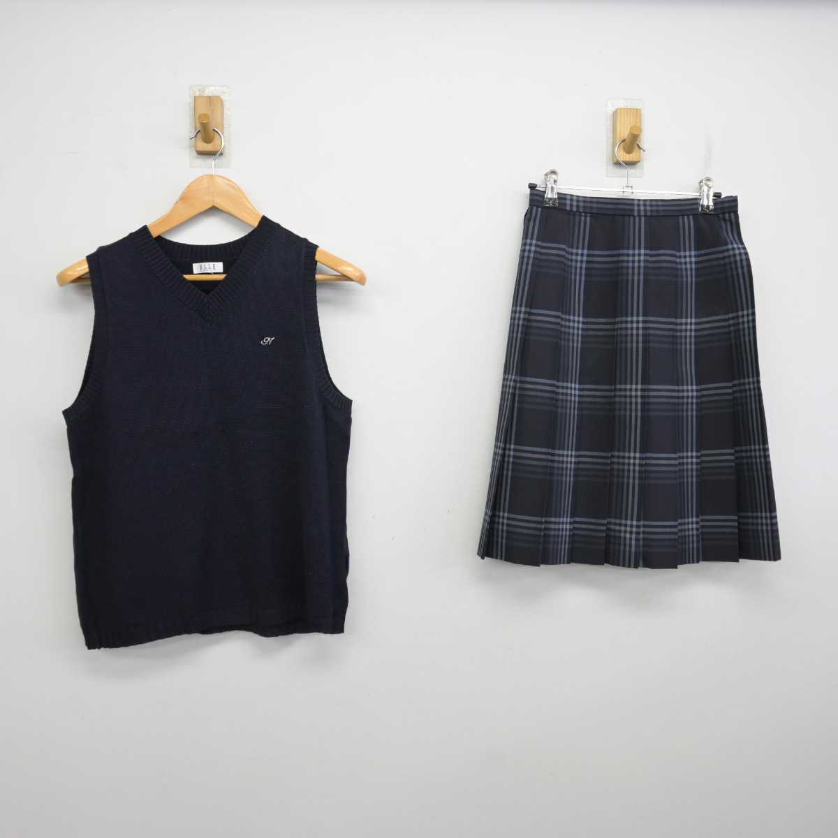 【中古】福岡県 中村学園女子高等学校/旧制服 女子制服 2点 (ニットベスト・スカート) sf078374