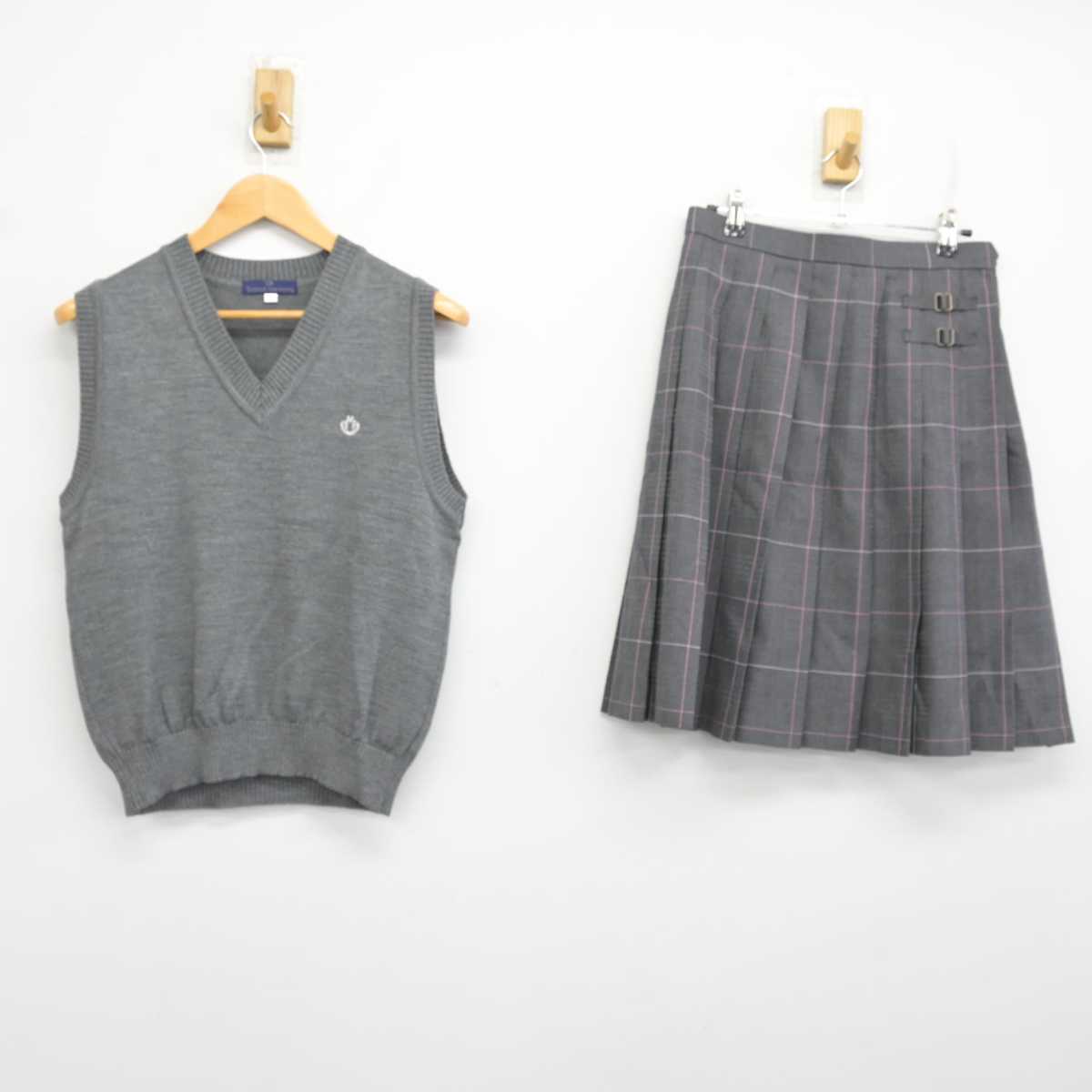 【中古】三重県 四日市メリノール学院高等学校 女子制服 2点 (ニットベスト・スカート) sf078611