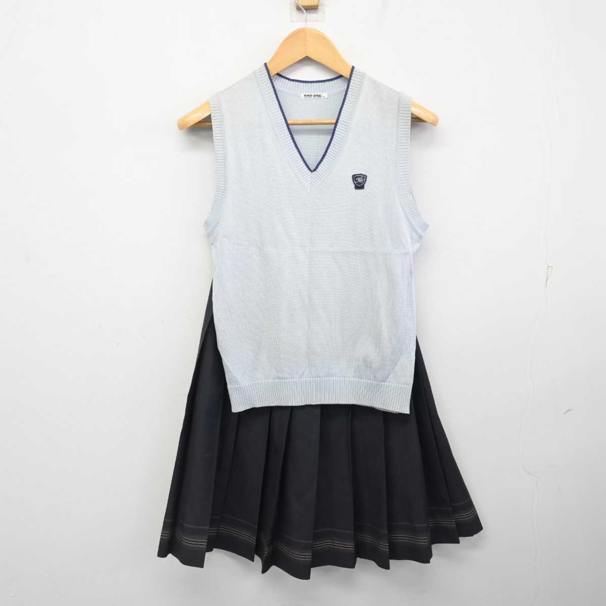 【中古】北海道 札幌市立北白石中学校 女子制服 4点 (ブレザー・ニットベスト・スカート) sf078797