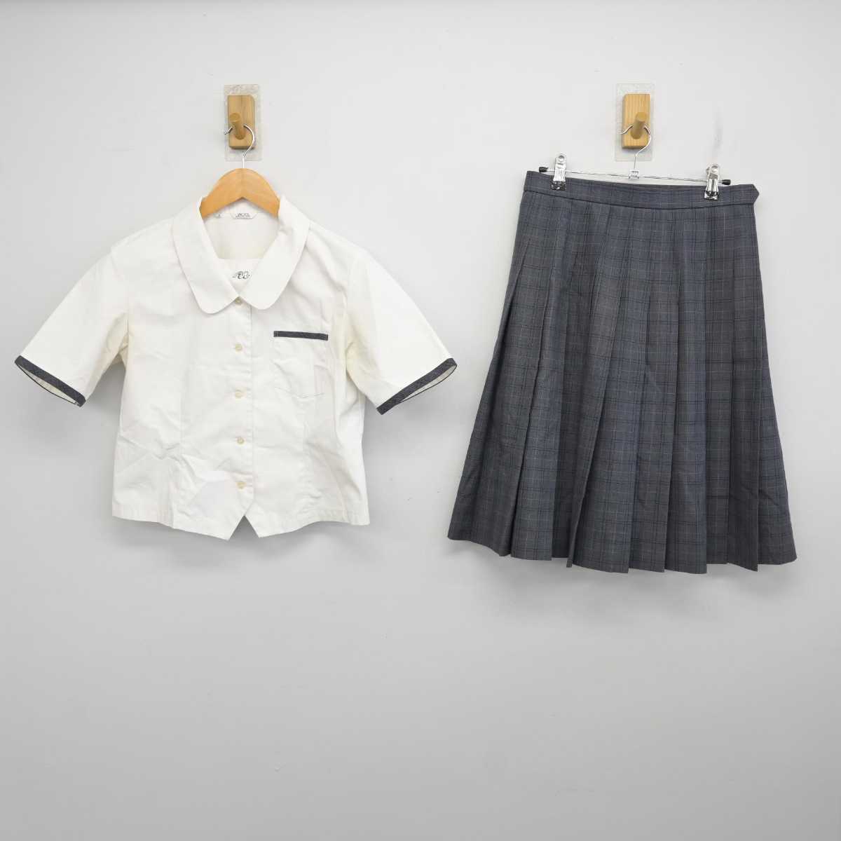 【中古】愛媛県 松山西中等教育学校 女子制服 2点 (ブラウス・スカート) sf078917