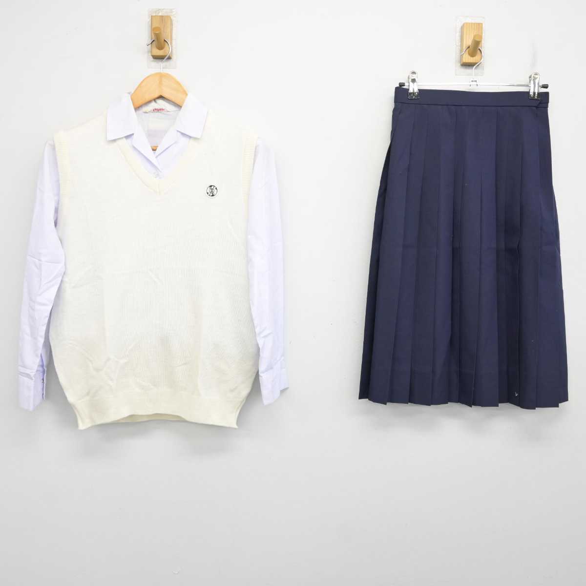 【中古】山口県 下関南高等学校 女子制服 3点 (ニットベスト・シャツ・スカート) sf078967