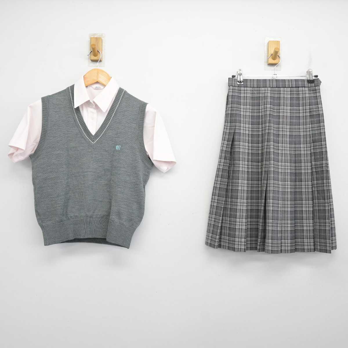 【中古】東京都 神田女学園中学校・高等学校 女子制服 3点 (ニットベスト・シャツ・スカート) sf079502